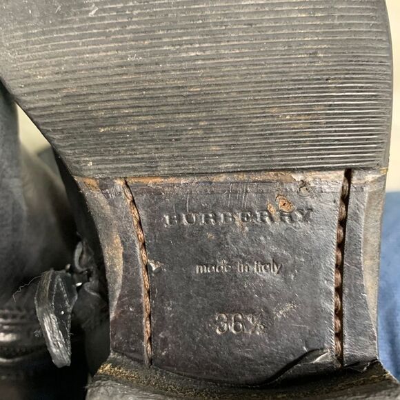 Burberry black quilted boots - Picture 4 of 11